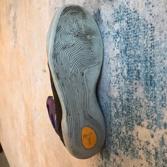 Kobe 9 Elite GS high tops in EUC- RARE!!! - Picture 7 of 8